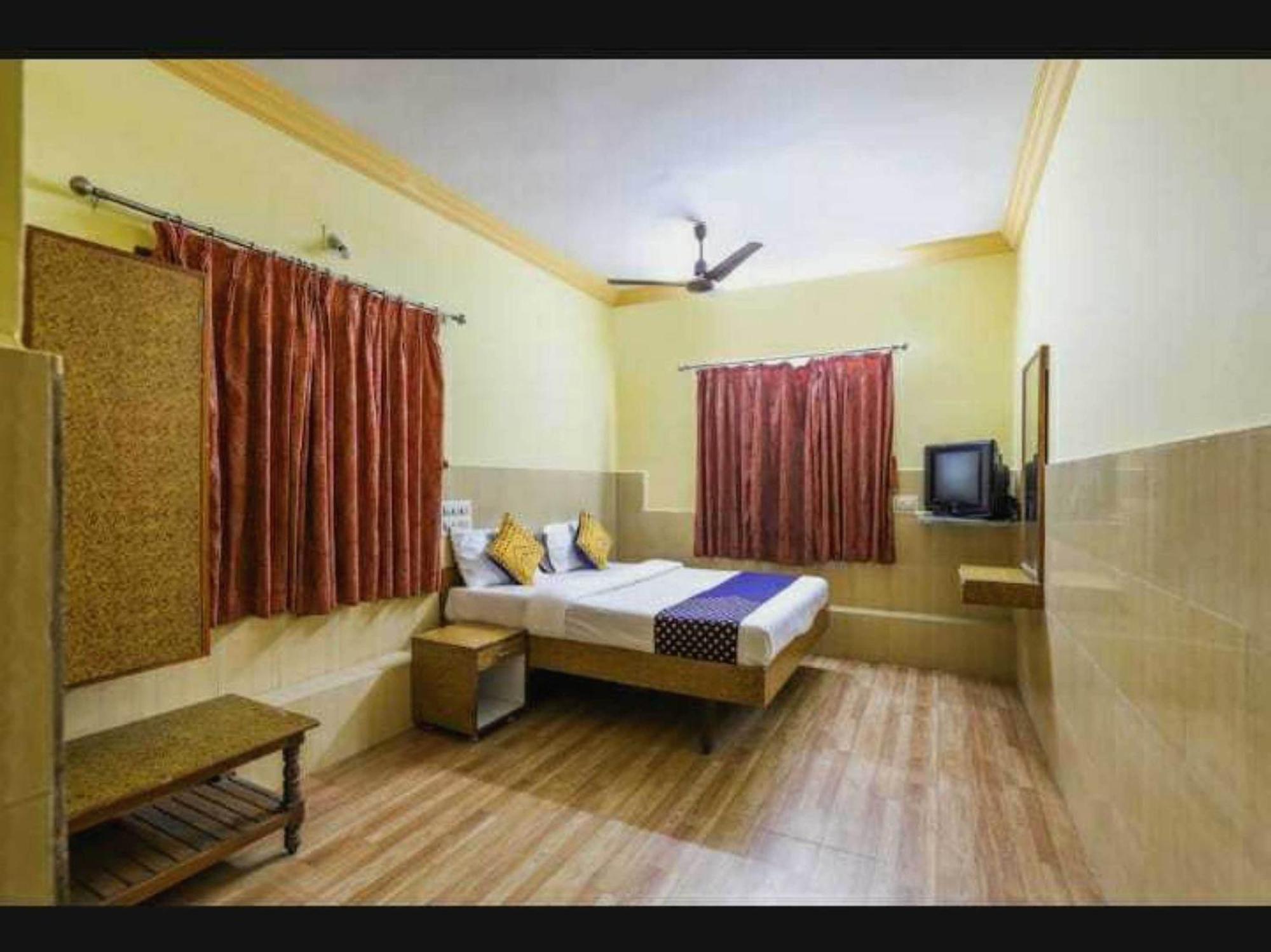 Oyo Hotel Apsara Guest House Ahmedabad Exterior foto
